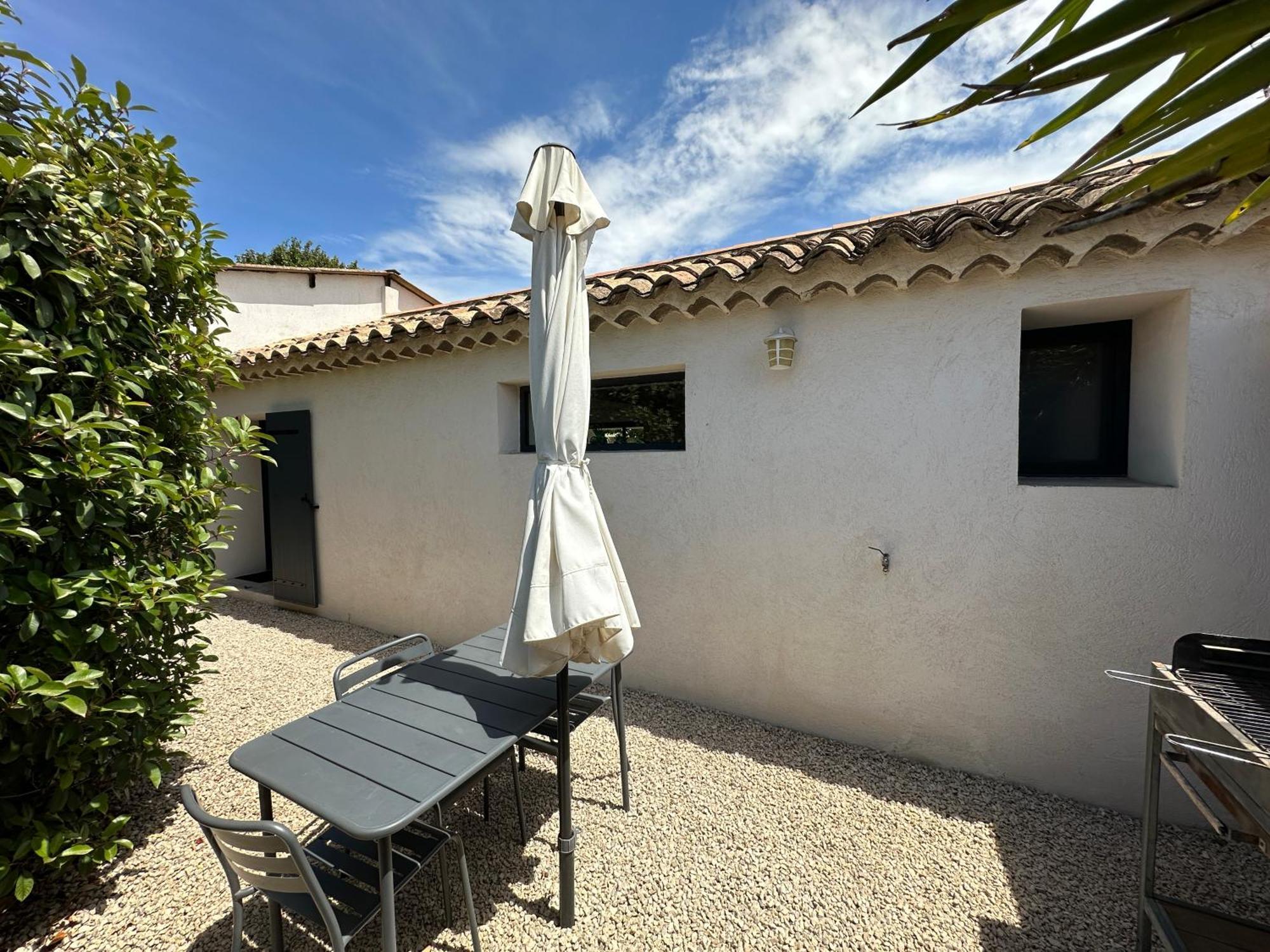 Maison Contemporaine Avec Piscine Privee Chauffee, Entre Plages Et Provence, Borne 11 Kw 伊斯特尔 外观 照片