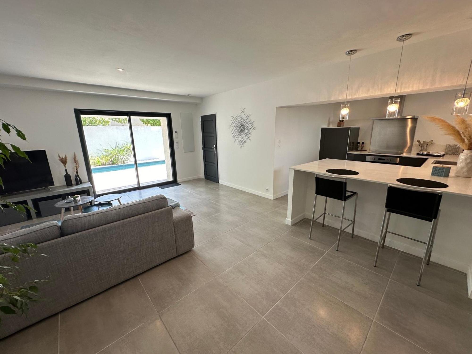 Maison Contemporaine Avec Piscine Privee Chauffee, Entre Plages Et Provence, Borne 11 Kw 伊斯特尔 外观 照片