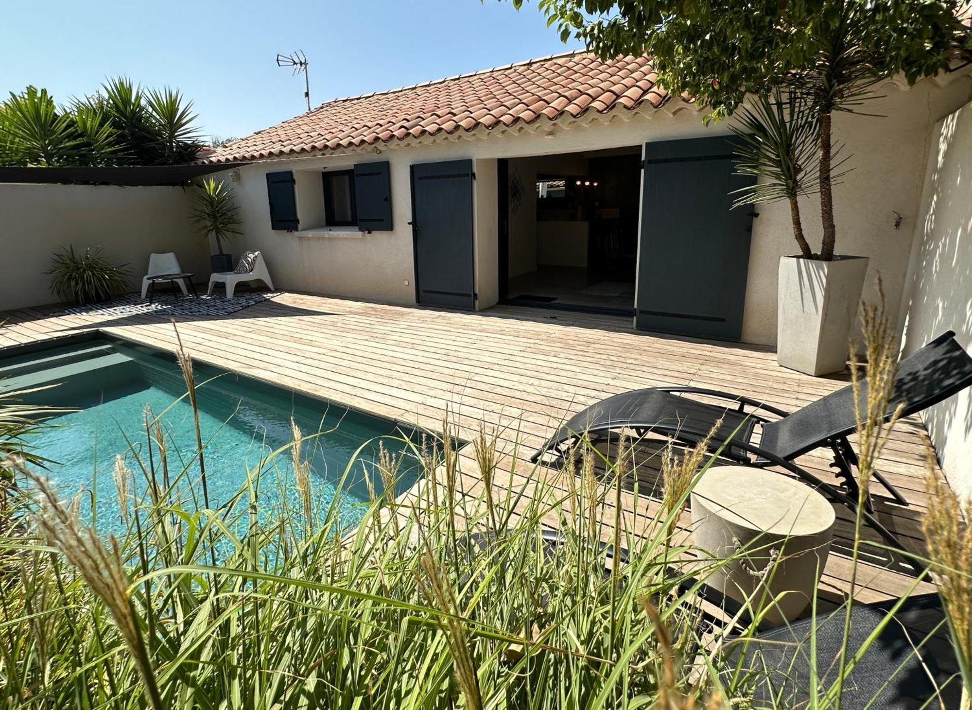 Maison Contemporaine Avec Piscine Privee Chauffee, Entre Plages Et Provence, Borne 11 Kw 伊斯特尔 外观 照片