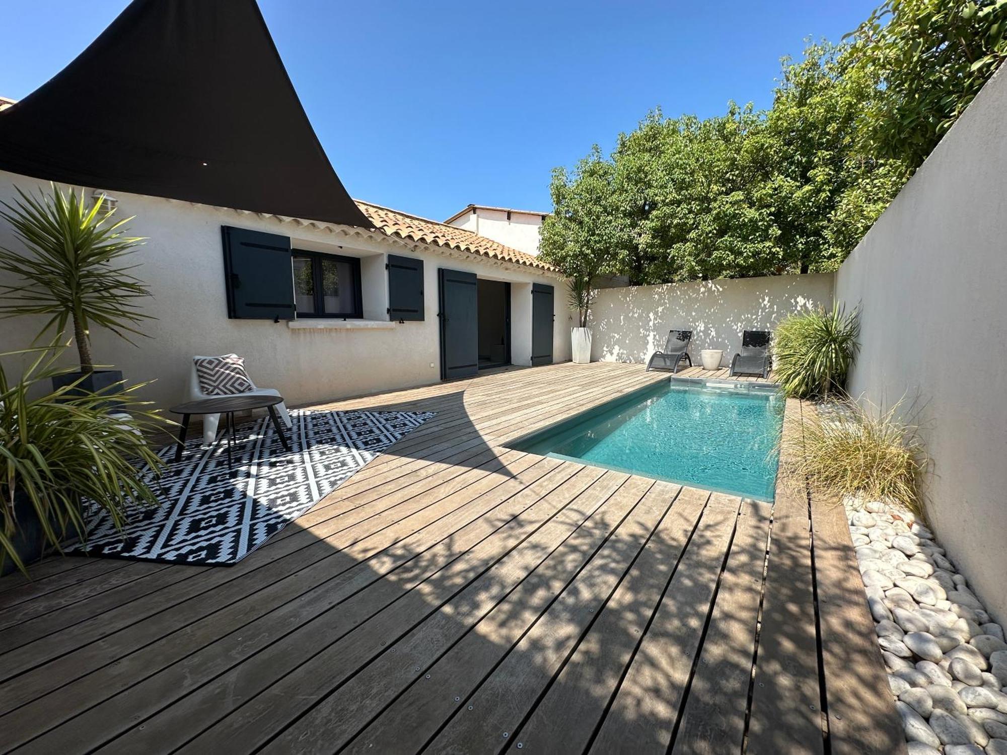 Maison Contemporaine Avec Piscine Privee Chauffee, Entre Plages Et Provence, Borne 11 Kw 伊斯特尔 外观 照片